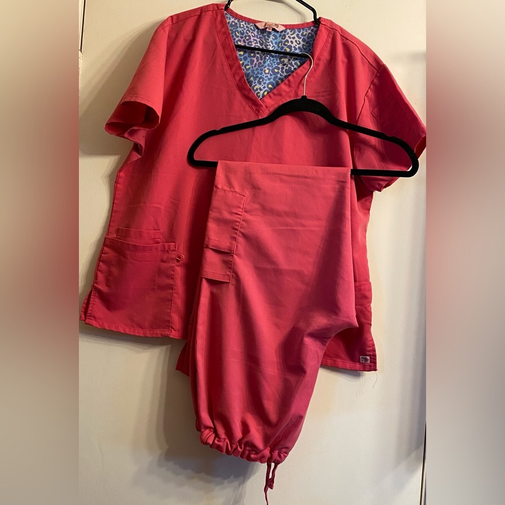 Pink to love scrub set, made stretch. Pants are L, top is XL. In good condition